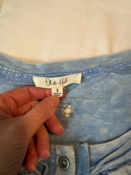 Oli & Hali Light Blue Ruched Henley Top - Picture 9 of 11